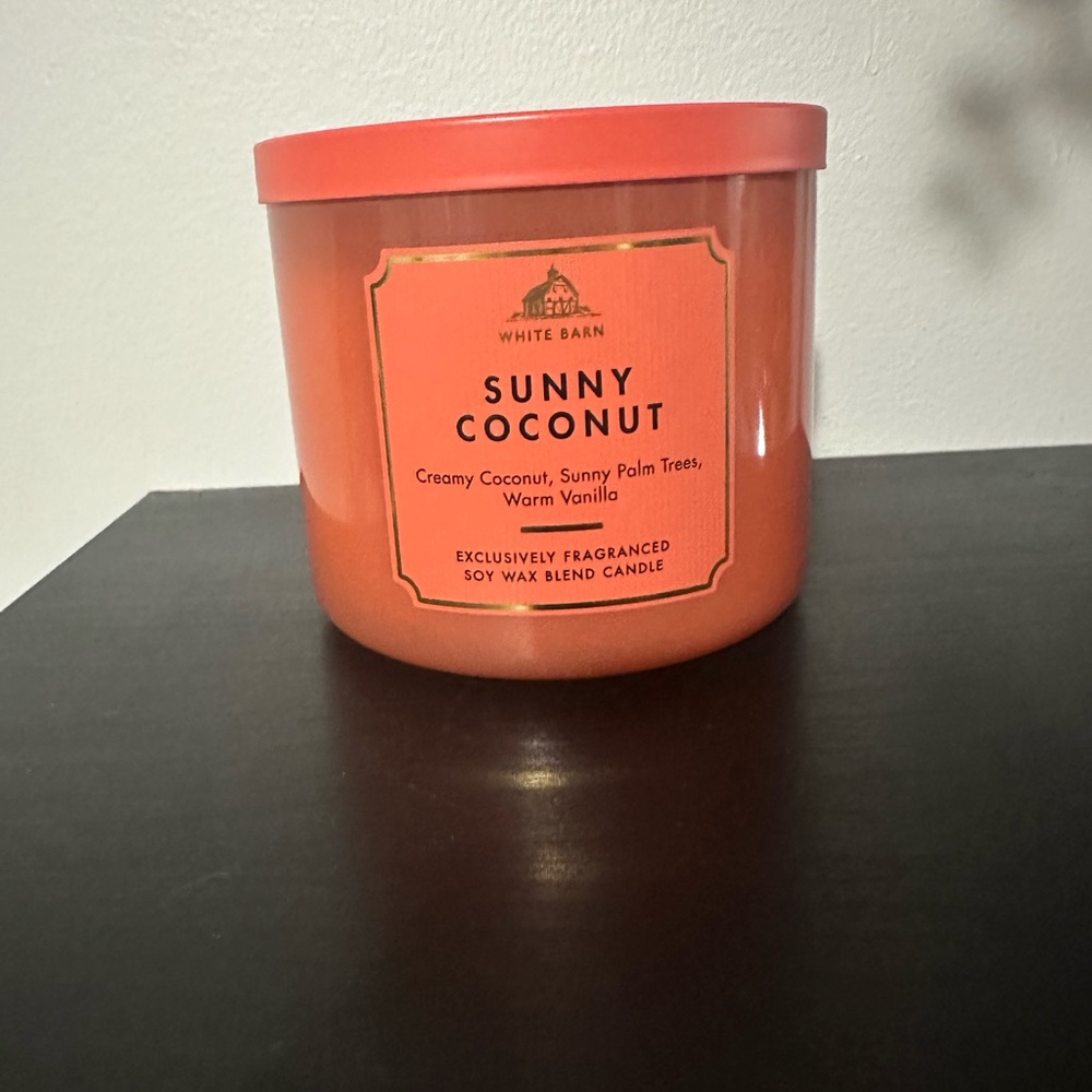 White Barn SUNNY COCONUT Candle Bath & Body